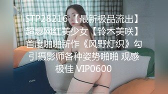 TWTP 公园女厕全景偷拍多位极品美女嘘嘘爱干净小妹屁股撅到天上去了 (7)