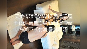  黑皮衣大奶美女吃鸡啪啪 被大肉棒无套输出猛怼 啪啪作响 逼都被你撑满满的